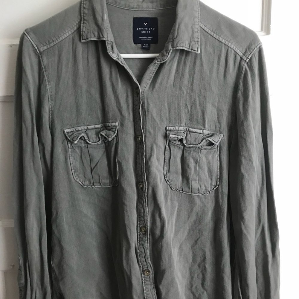 Army green American Eagle boyfriend shirt
